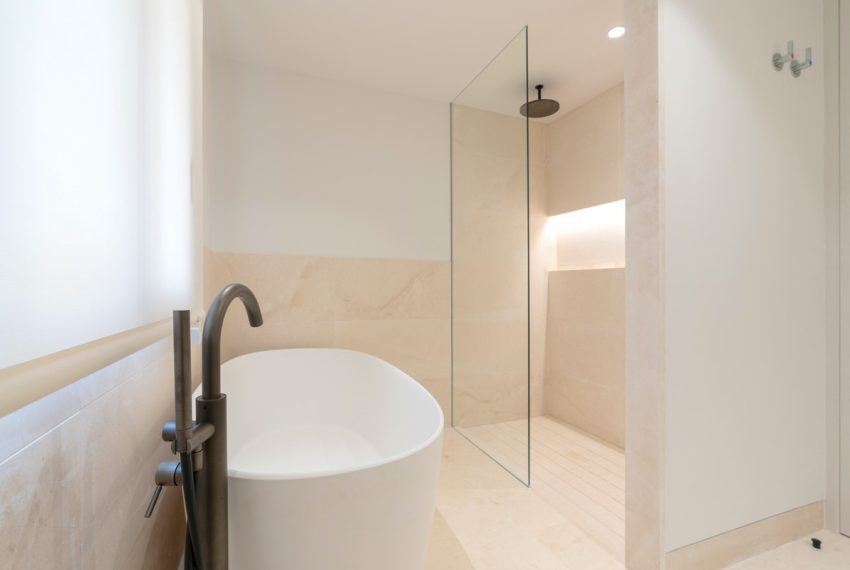 R5354806-House-For-Sale-The-Golden-Mile-Semi-Detached-House-5-Beds-220-Built-16