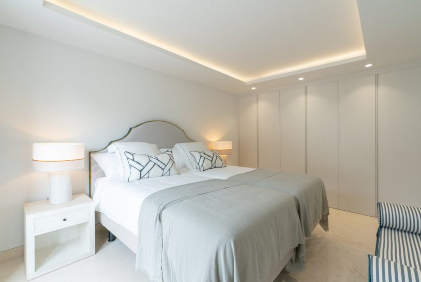 R5354806-House-For-Sale-The-Golden-Mile-Semi-Detached-House-5-Beds-220-Built-18