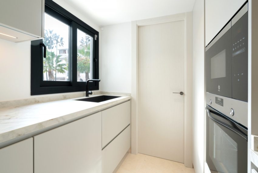 R5354806-House-For-Sale-The-Golden-Mile-Semi-Detached-House-5-Beds-220-Built-9