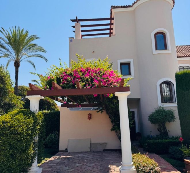 R5354884-Image 1-Townhouse - 4 Beds - 155 Built
