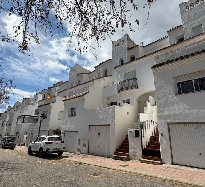R5355109-Image 1-Townhouse - 4 Beds - 182 Built