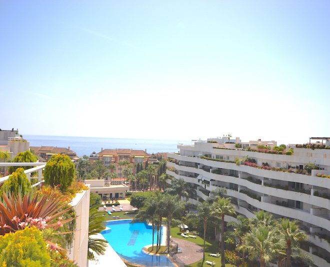 R2750489-Image 1-Penthouse - 4 Beds - 220 Built