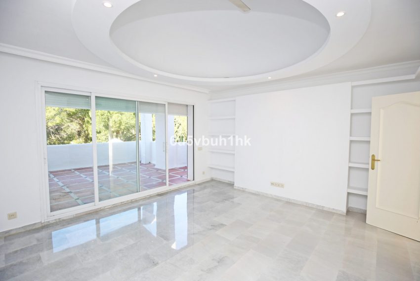 R3357841-Apartment-For-Sale-New-Golden-Mile-Penthouse-4-Beds-312-Built-10