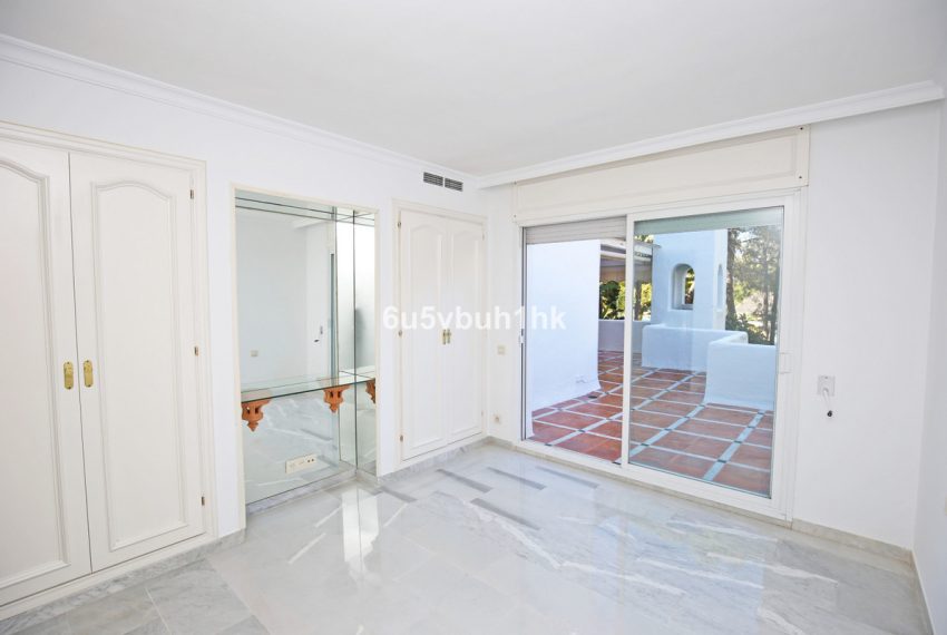 R3357841-Apartment-For-Sale-New-Golden-Mile-Penthouse-4-Beds-312-Built-19