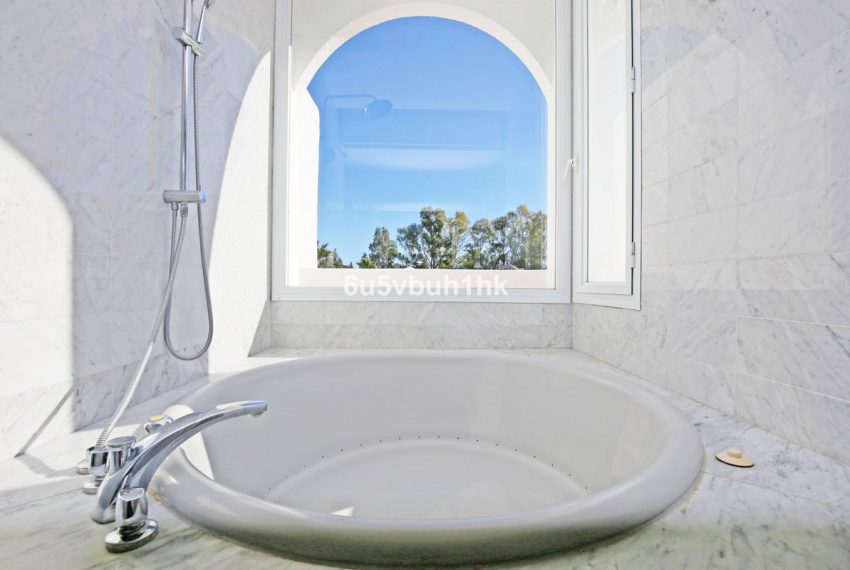 R3357841-Apartment-For-Sale-New-Golden-Mile-Penthouse-4-Beds-312-Built-4
