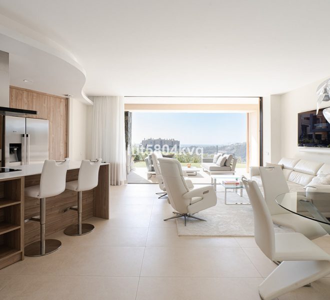 R4990222-Image 1-Ground Floor Apartment - 3 Beds - 214 Built