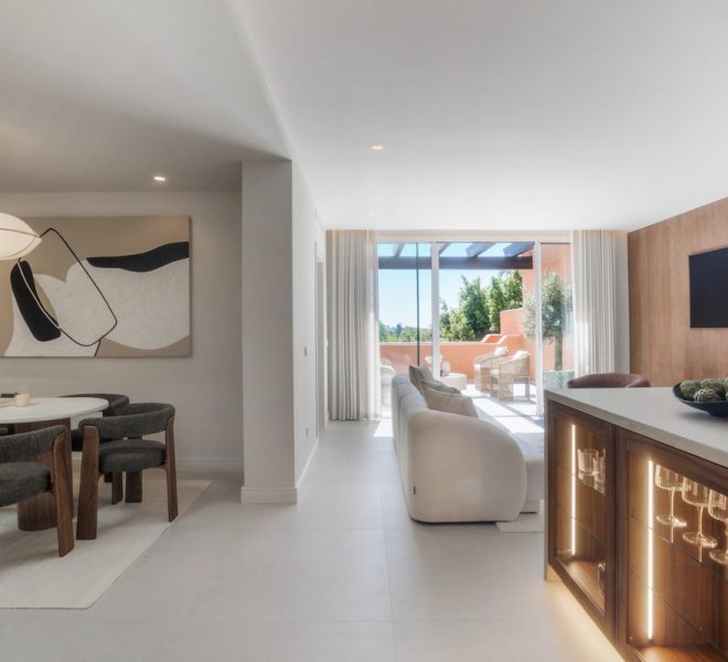 R5056444-Image 1-Penthouse Duplex - 4 Beds - 320 Built