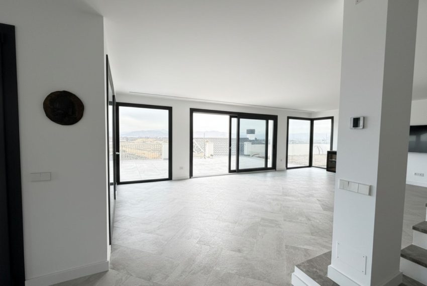 R5256418-House-For-Sale-Coin-Detached-Villa-4-Beds-527-Built-3