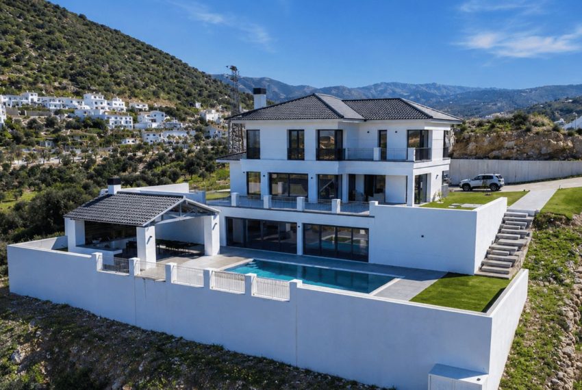 R5256418-House-For-Sale-Coin-Detached-Villa-4-Beds-527-Built