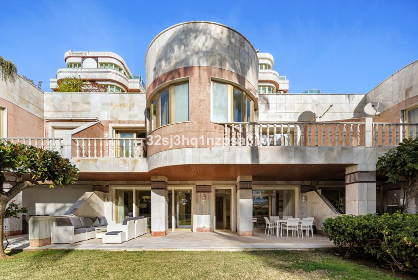 R5299852-Apartment-For-Sale-Marbella-Ground-Floor-Apartment-6-Beds-420-Built