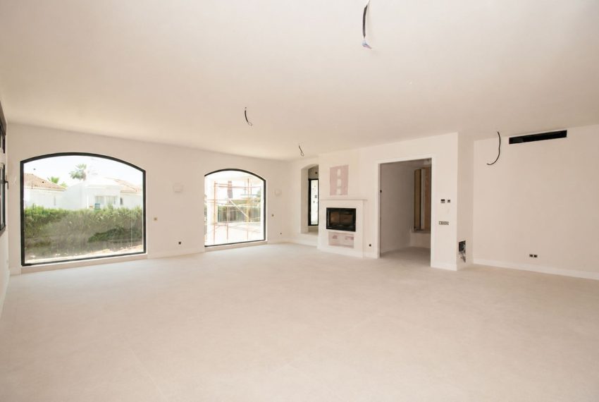 R5353399-House-For-Sale-Elviria-Detached-Villa-4-Beds-295-Built-1