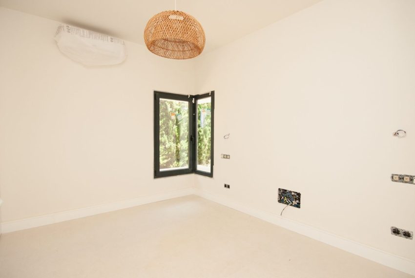 R5353399-House-For-Sale-Elviria-Detached-Villa-4-Beds-295-Built-12