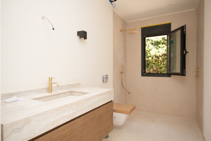 R5353399-House-For-Sale-Elviria-Detached-Villa-4-Beds-295-Built-13