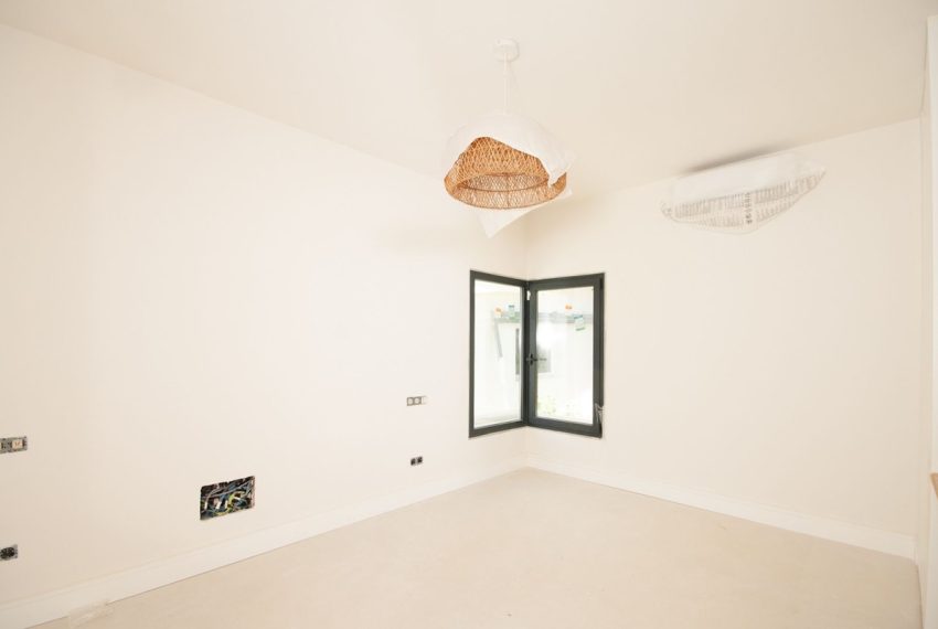 R5353399-House-For-Sale-Elviria-Detached-Villa-4-Beds-295-Built-14