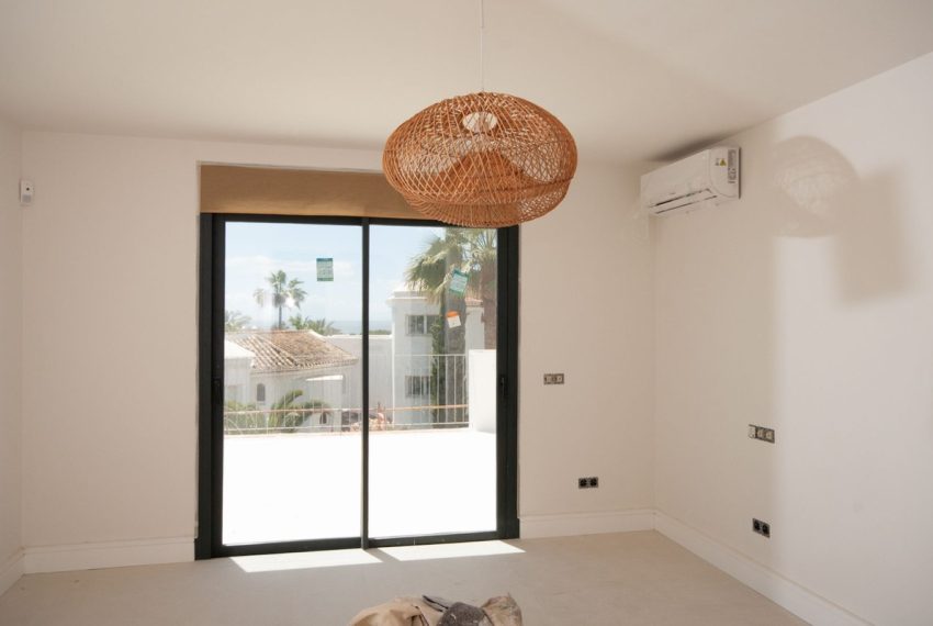 R5353399-House-For-Sale-Elviria-Detached-Villa-4-Beds-295-Built-15