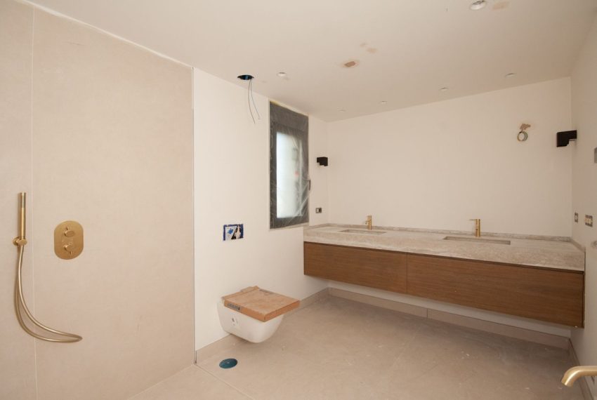 R5353399-House-For-Sale-Elviria-Detached-Villa-4-Beds-295-Built-19