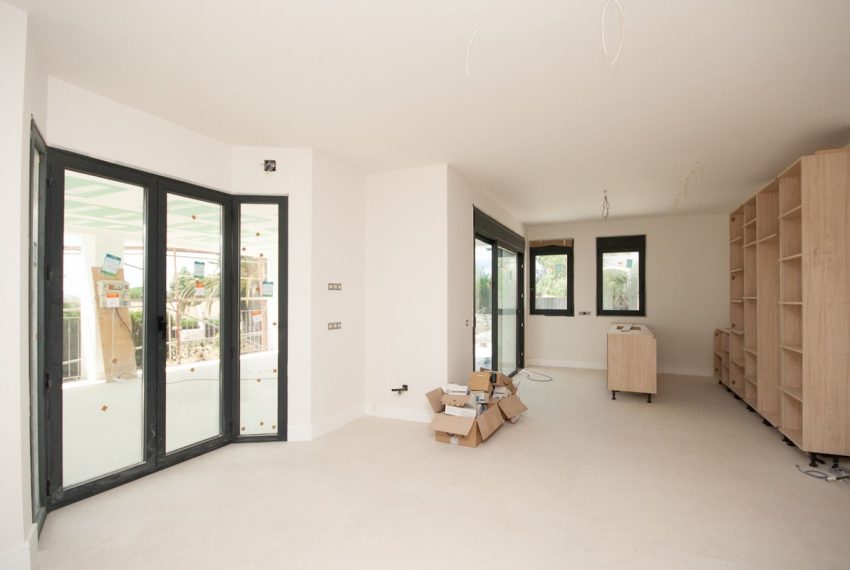 R5353399-House-For-Sale-Elviria-Detached-Villa-4-Beds-295-Built-9