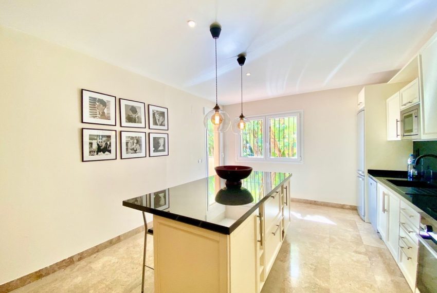 R5359255-Apartment-For-Sale-The-Golden-Mile-Middle-Floor-Apartment-3-Beds-177-Built-3