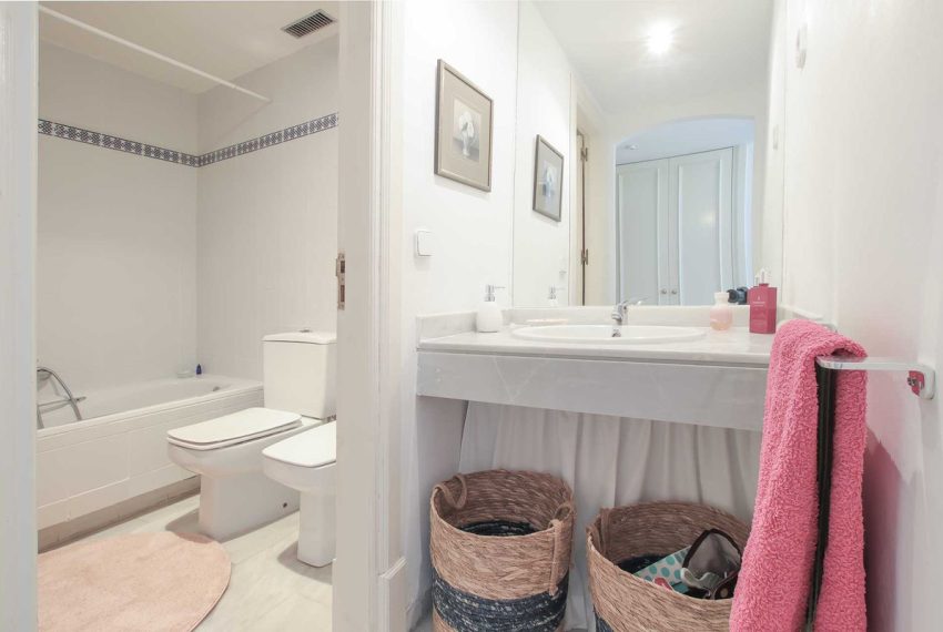 R5359369-Apartment-For-Sale-The-Golden-Mile-Ground-Floor-Apartment-2-Beds-112-Built-8