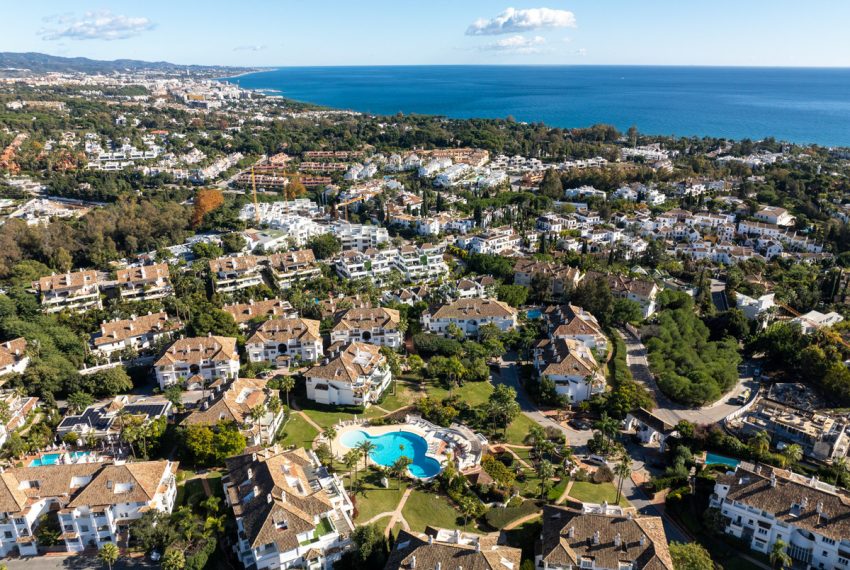 R5360812-Apartment-For-Sale-The-Golden-Mile-Middle-Floor-Apartment-4-Beds-169-Built-1