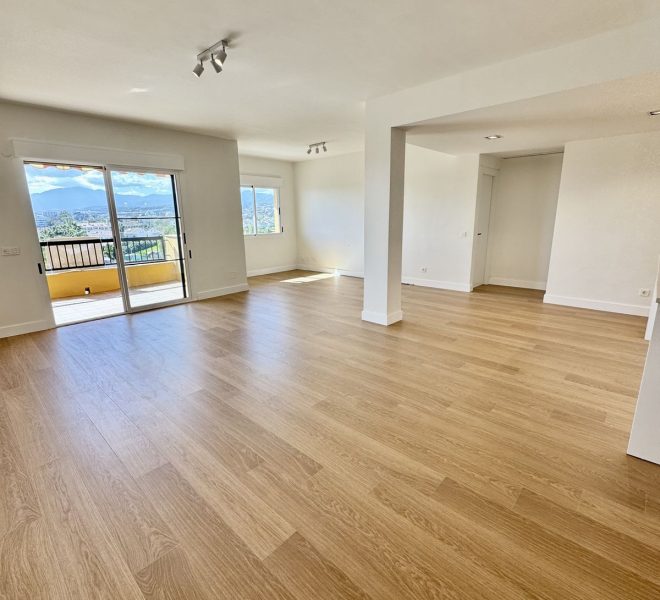 R5362039-Image 1-Middle Floor Apartment - 3 Beds - 142 Built