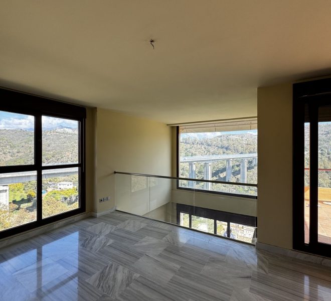 R5363680-Image 1-Penthouse Duplex - 3 Beds - 190 Built