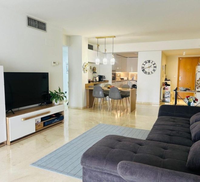R5364127-Image 1-Middle Floor Apartment - 3 Beds - 190 Built