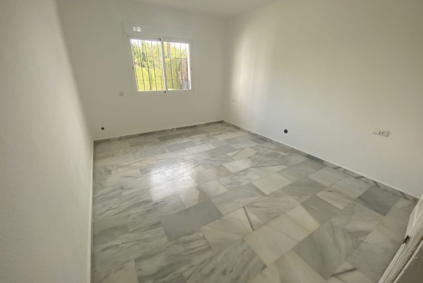 R5366188-Apartment-For-Sale-Nueva-Andalucia-Ground-Floor-Apartment-2-Beds-93-Built-6