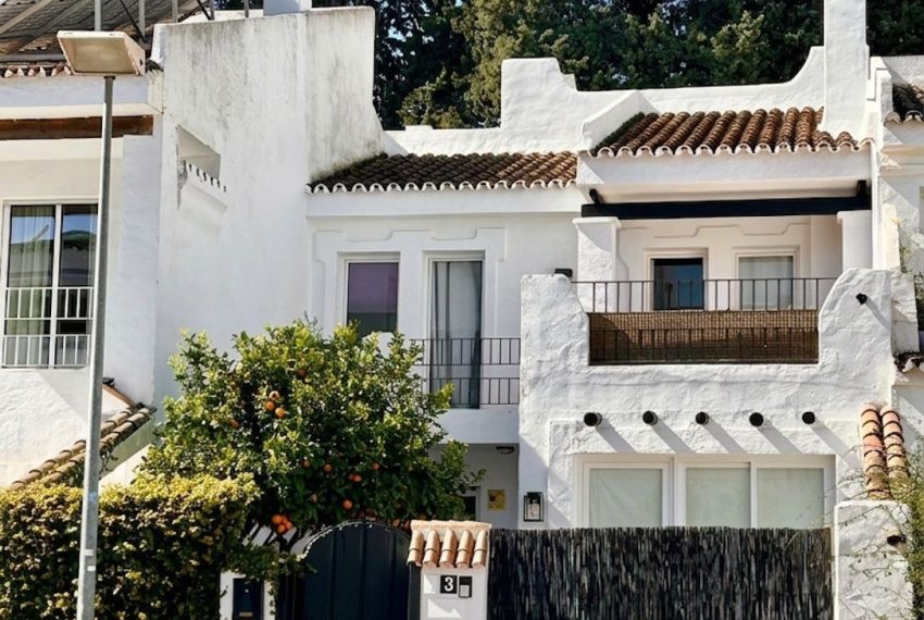 R5368201-House-For-Sale-Nueva-Andalucia-Townhouse-3-Beds-128-Built-1