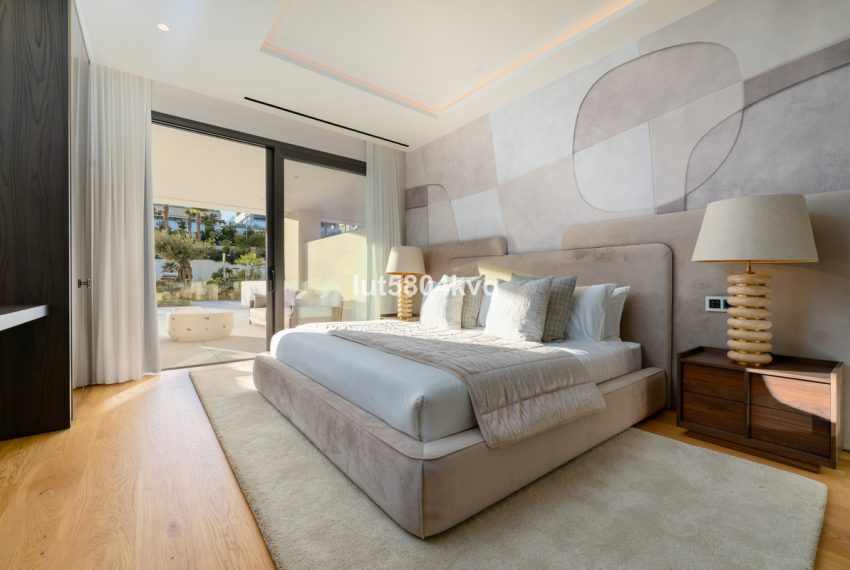 R5368597-Apartment-For-Sale-The-Golden-Mile-Ground-Floor-Apartment-4-Beds-393-Built-11