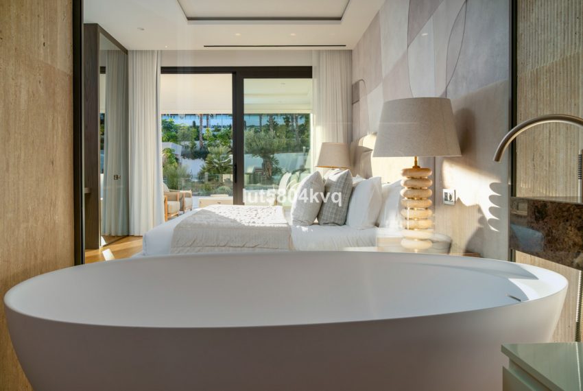 R5368597-Apartment-For-Sale-The-Golden-Mile-Ground-Floor-Apartment-4-Beds-393-Built-13