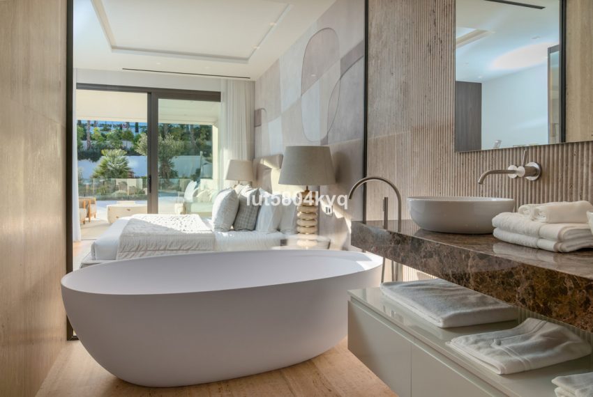 R5368597-Apartment-For-Sale-The-Golden-Mile-Ground-Floor-Apartment-4-Beds-393-Built-14