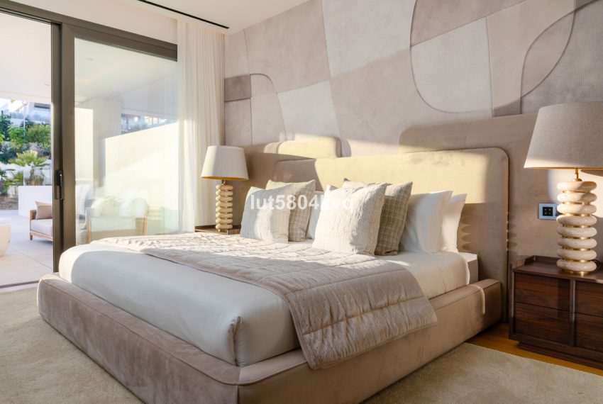 R5368597-Apartment-For-Sale-The-Golden-Mile-Ground-Floor-Apartment-4-Beds-393-Built-16