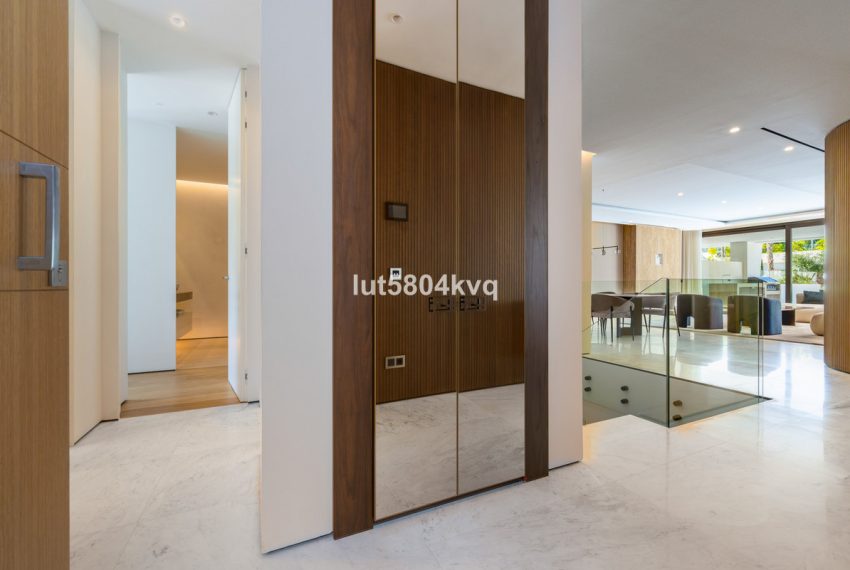 R5368597-Apartment-For-Sale-The-Golden-Mile-Ground-Floor-Apartment-4-Beds-393-Built-17