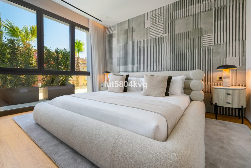 R5368597-Apartment-For-Sale-The-Golden-Mile-Ground-Floor-Apartment-4-Beds-393-Built-18