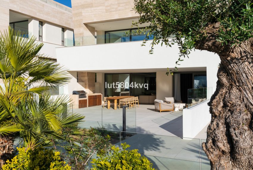 R5368597-Apartment-For-Sale-The-Golden-Mile-Ground-Floor-Apartment-4-Beds-393-Built-2