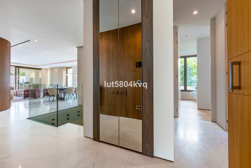 R5368597-Apartment-For-Sale-The-Golden-Mile-Ground-Floor-Apartment-4-Beds-393-Built-3
