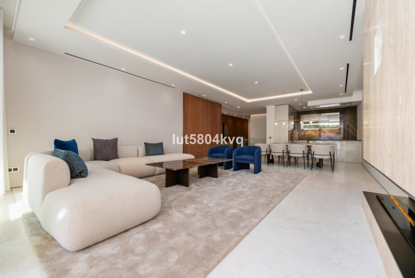 R5368597-Apartment-For-Sale-The-Golden-Mile-Ground-Floor-Apartment-4-Beds-393-Built-5