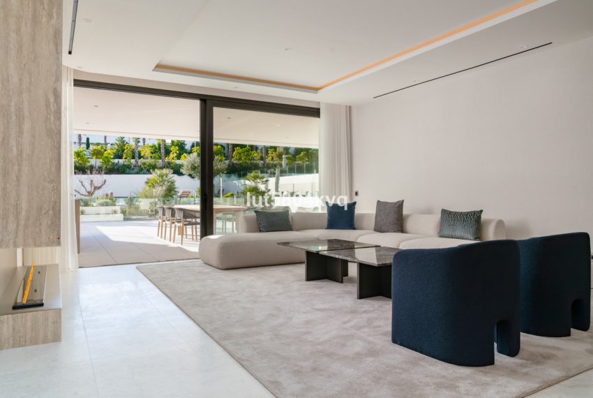 R5368597-Apartment-For-Sale-The-Golden-Mile-Ground-Floor-Apartment-4-Beds-393-Built-6
