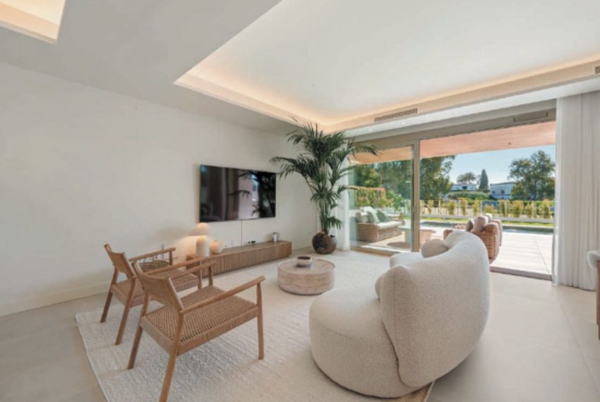 R5369272-Apartment-For-Sale-The-Golden-Mile-Ground-Floor-Apartment-4-Beds-302-Built-1