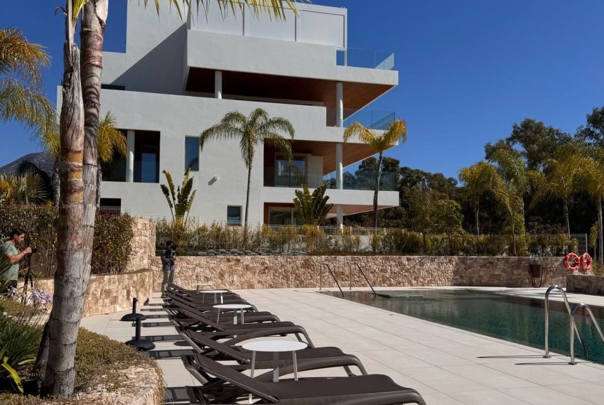 R5369272-Apartment-For-Sale-The-Golden-Mile-Ground-Floor-Apartment-4-Beds-302-Built-18