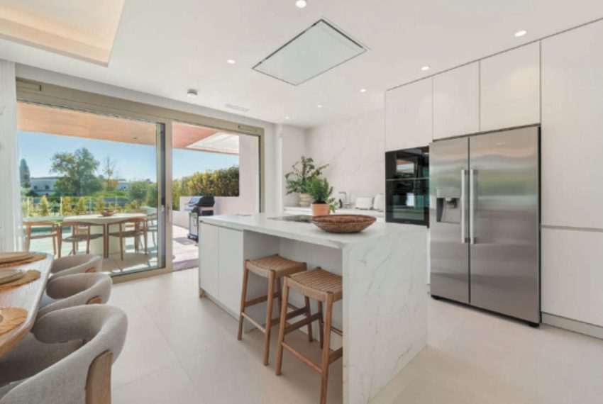 R5369272-Apartment-For-Sale-The-Golden-Mile-Ground-Floor-Apartment-4-Beds-302-Built-6