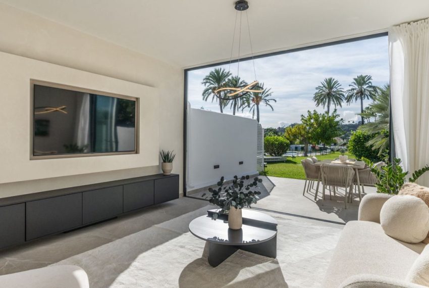 R5370304-House-For-Sale-Nueva-Andalucia-Townhouse-4-Beds-230-Built-1