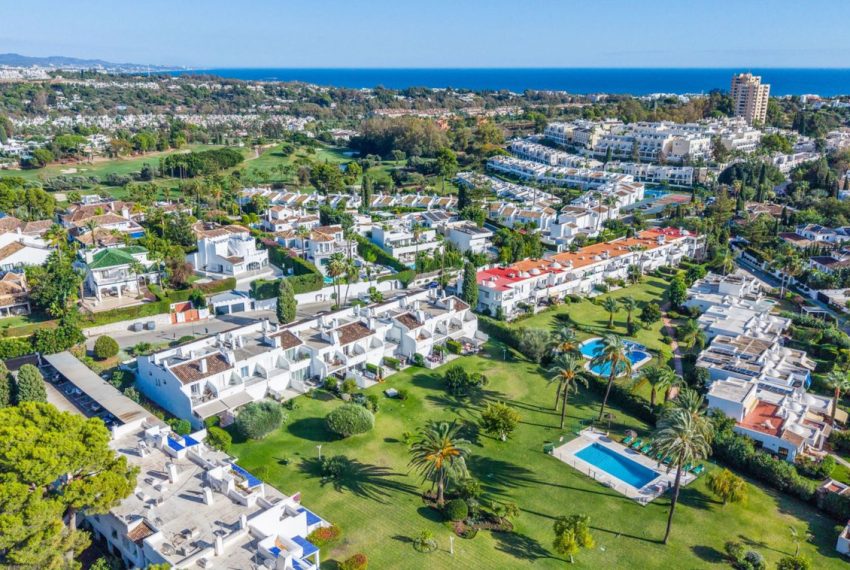 R5370304-House-For-Sale-Nueva-Andalucia-Townhouse-4-Beds-230-Built