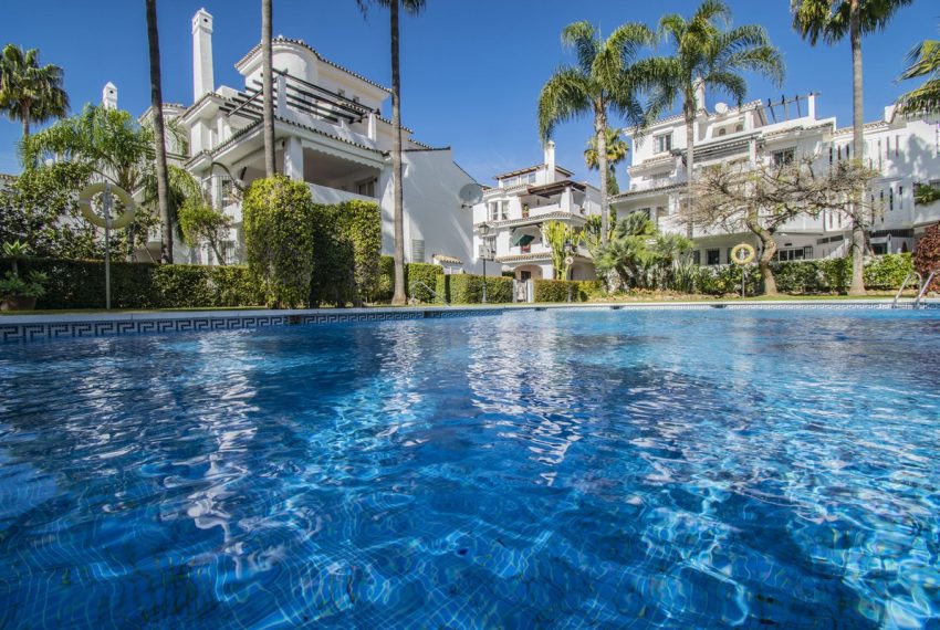 R5371738-Apartment-For-Sale-Nueva-Andalucia-Middle-Floor-Apartment-3-Beds-100-Built