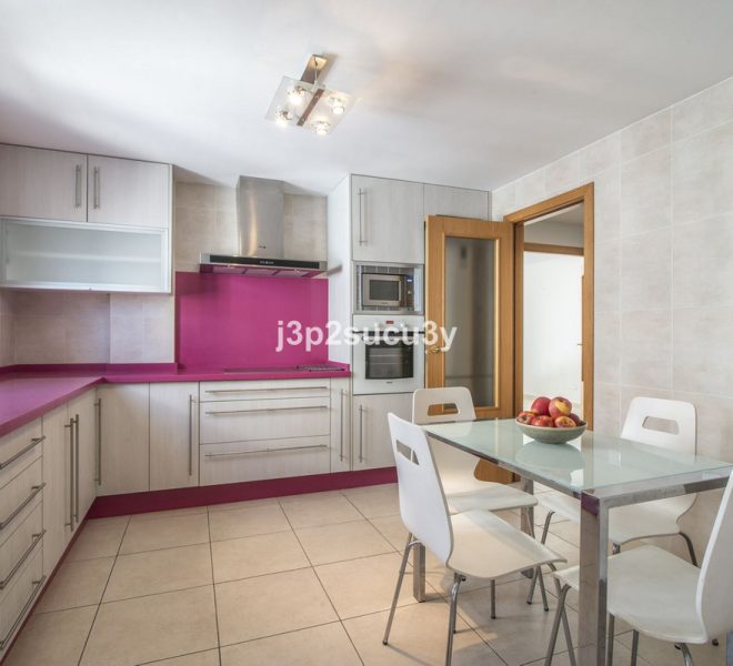 R5372620-Image 1-Middle Floor Apartment - 4 Beds - 142 Built