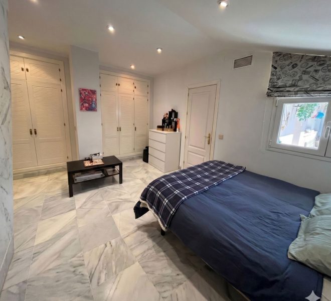 R5374990-Image 1-Penthouse Duplex - 4 Beds - 200 Built
