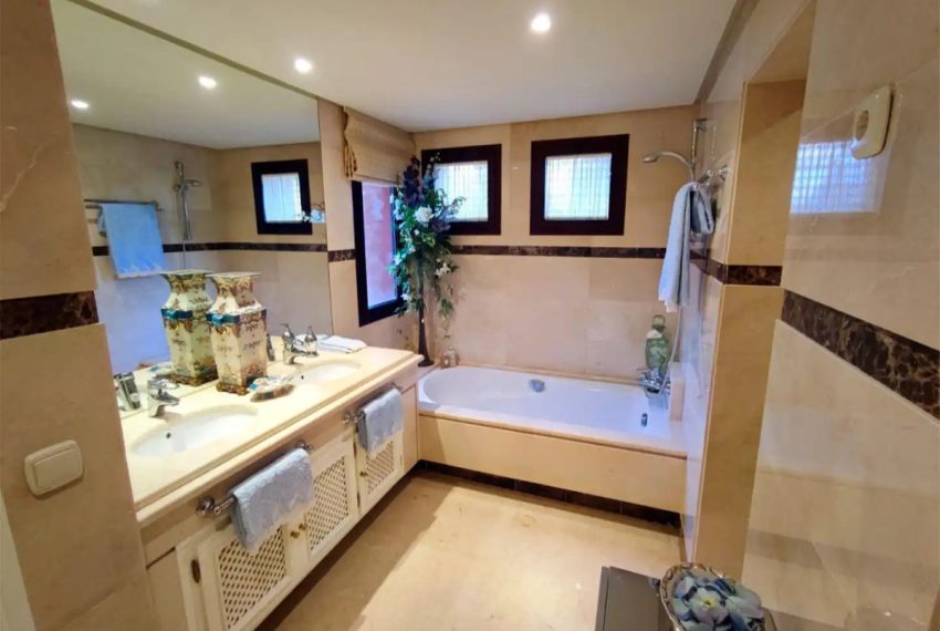R5378023-Apartment-For-Sale-Nueva-Andalucia-Penthouse-Duplex-2-Beds-200-Built-15