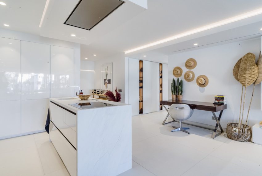 R5378098-Apartment-For-Sale-The-Golden-Mile-Middle-Floor-Apartment-3-Beds-213-Built-13