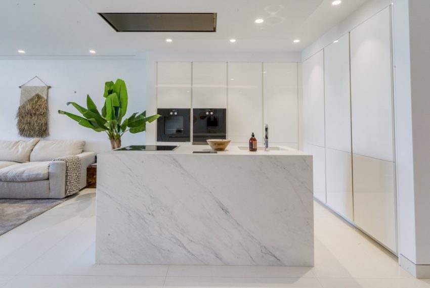 R5378098-Apartment-For-Sale-The-Golden-Mile-Middle-Floor-Apartment-3-Beds-213-Built-2